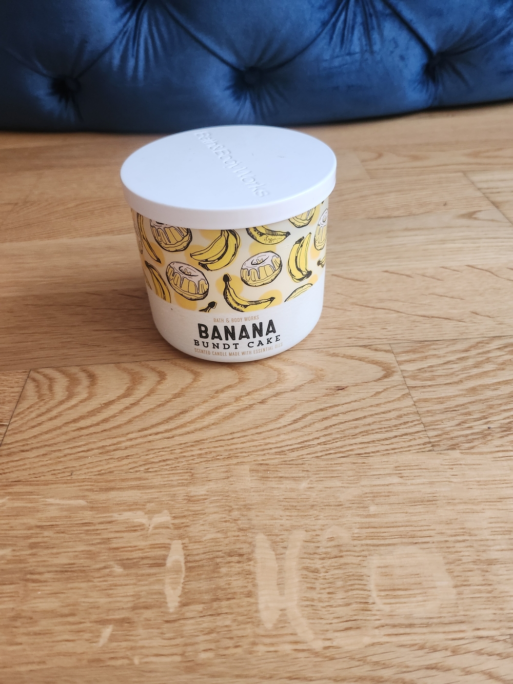 Bath & Body Works Banana Bundt Cake Candle - White & Yellow